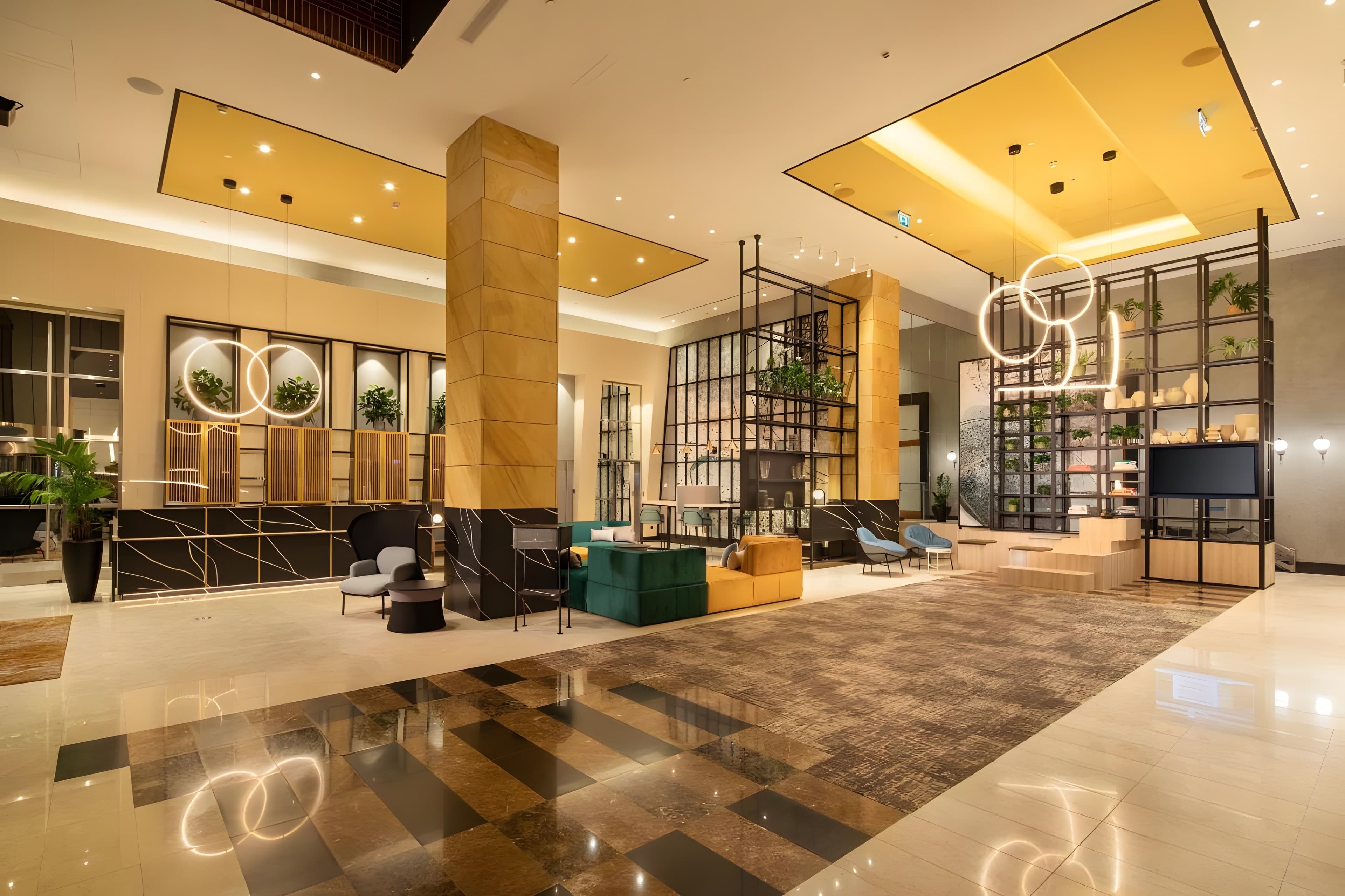 A Crowne Plaza Budapest lobbija.