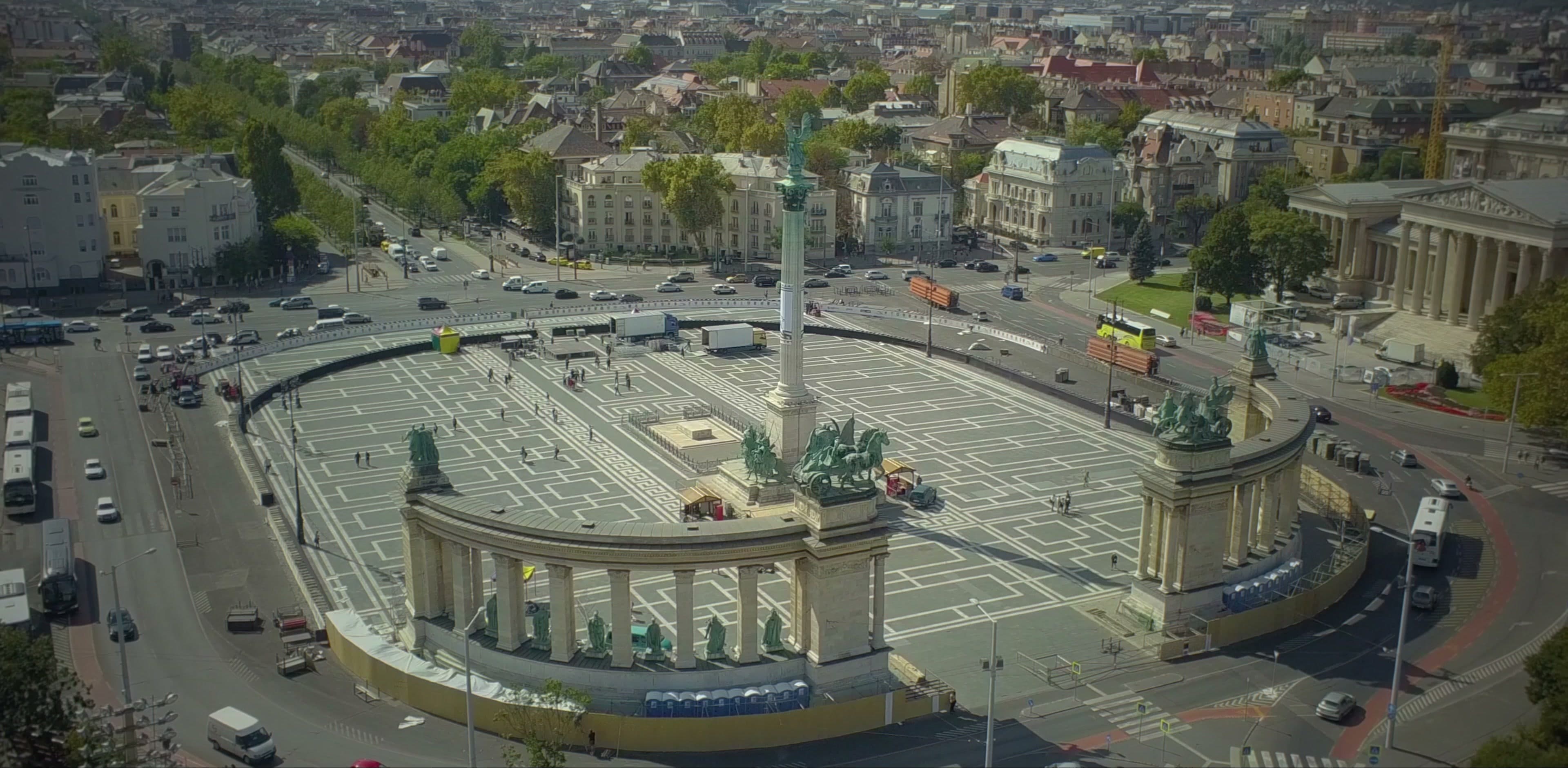 A budapesti Hősök tere felülről.