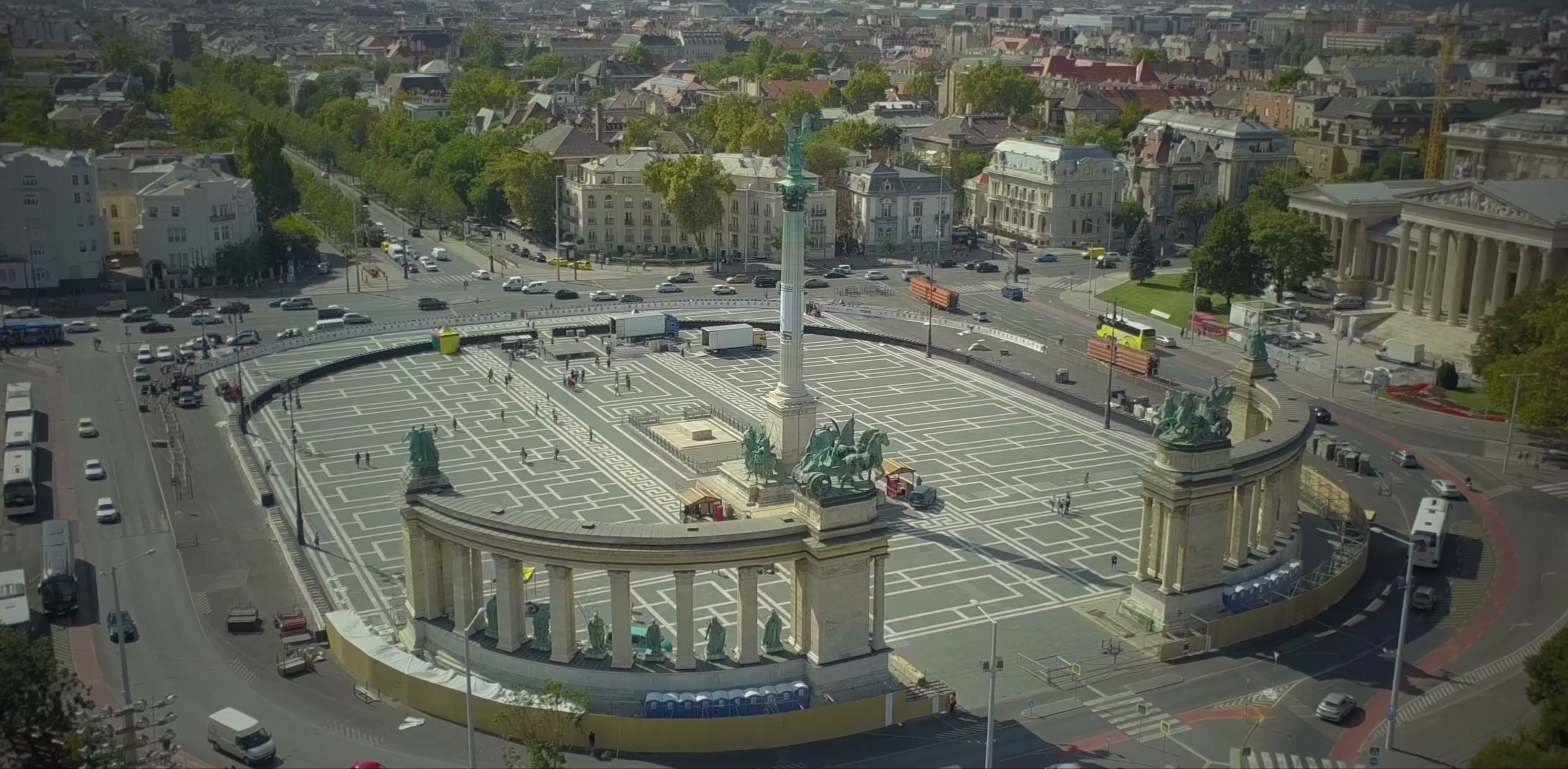 A budapesti Hősök tere felülről.