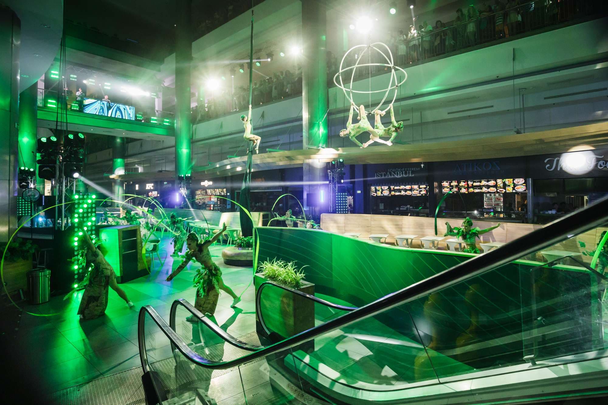 Megnyitott Budapest legmenőbb ételudvara, a Food&Friends (8)